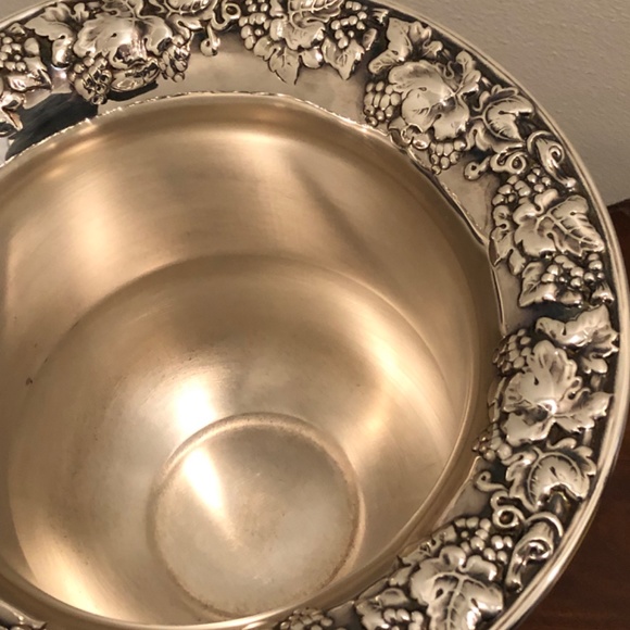Vintage Champagne Wine Bucket Grape Vine and Leaves Repousse Silverplate - Picture 10 of 15